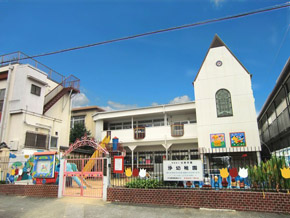 kindergarten ・ Nursery. Kiyoshi 710m walk 9 minutes to kindergarten. In fiscal 2010, rhythm play, Also performed, such as instrumental music play. Also guidance by coach once a week Hirakata swimming school