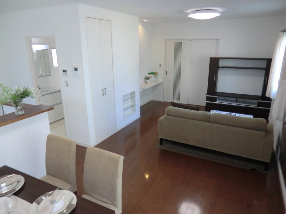 Living.  ■ Living (April 2012) shooting