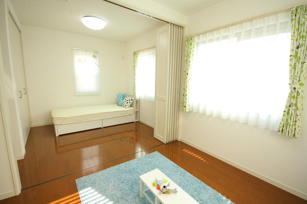 Other introspection.  ■ Movable partition Western-style