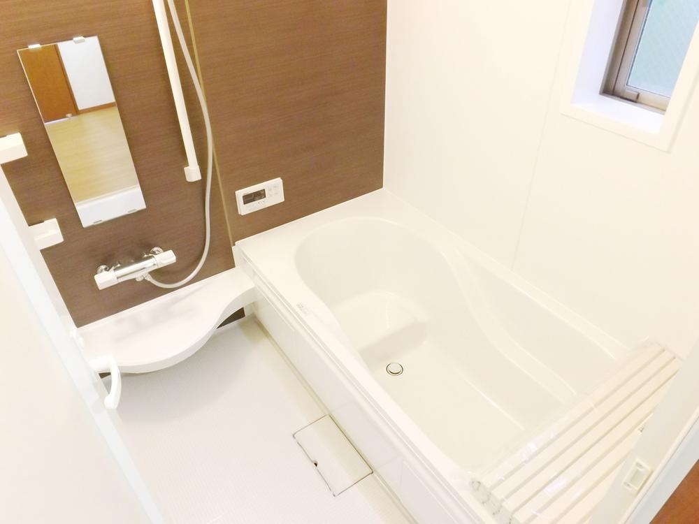 Bathroom. Local photo (bathroom) Bathroom heating dryer! Warm bath!