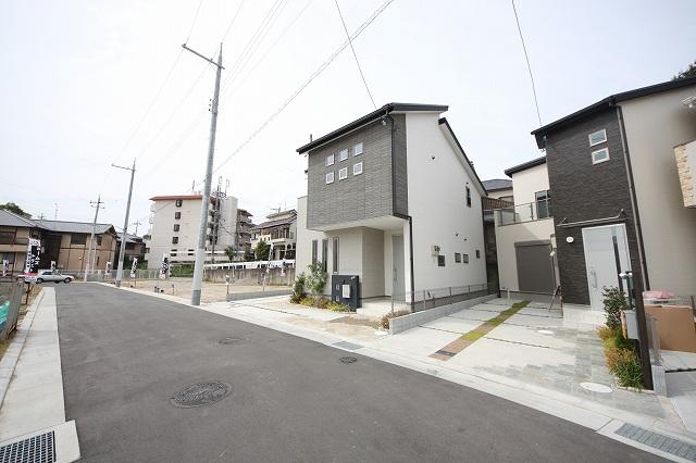 Local photos, including front road. Local (10 May 2013) Shooting