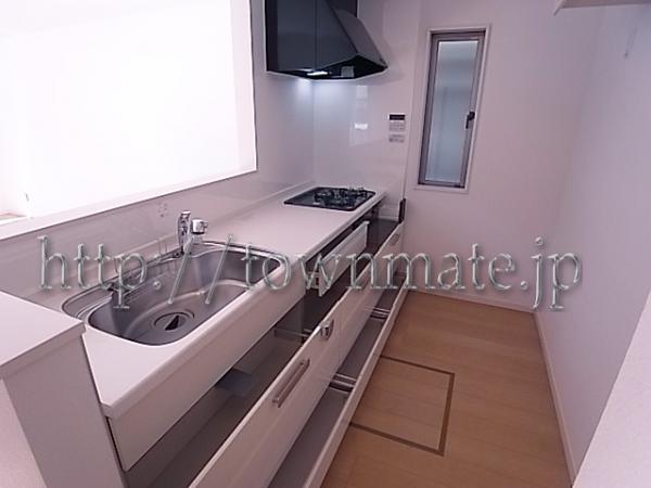 Same specifications photo (kitchen). Storage enhancement Face-to-face kitchen with state of the family is visible