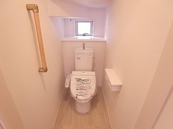 Toilet. Always clean toilets in the care Ease (same specifications toilet)