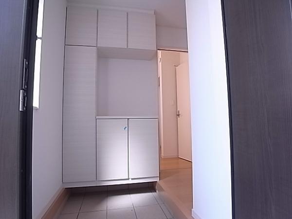 Entrance. Enhance storage at any time spacious entrance (same specifications entrance)