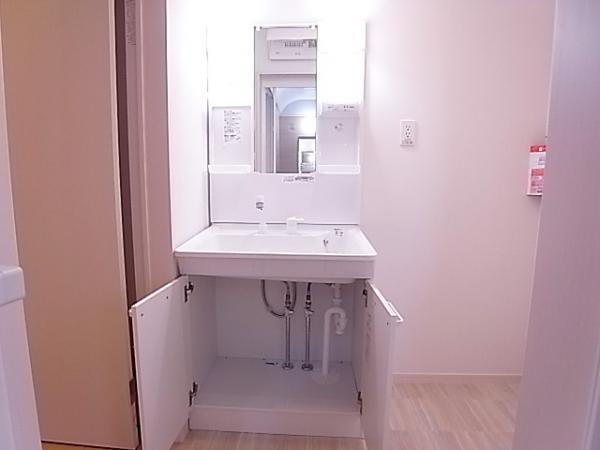 Wash basin, toilet. Wash basin with storage enhancement of the shower (same specifications washbasin)