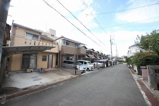 Local photos, including front road. Local (10 May 2013) Shooting