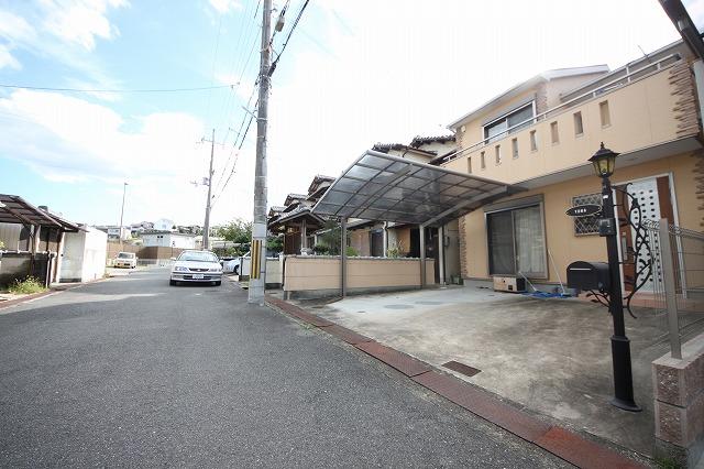 Local photos, including front road. Local (10 May 2013) Shooting