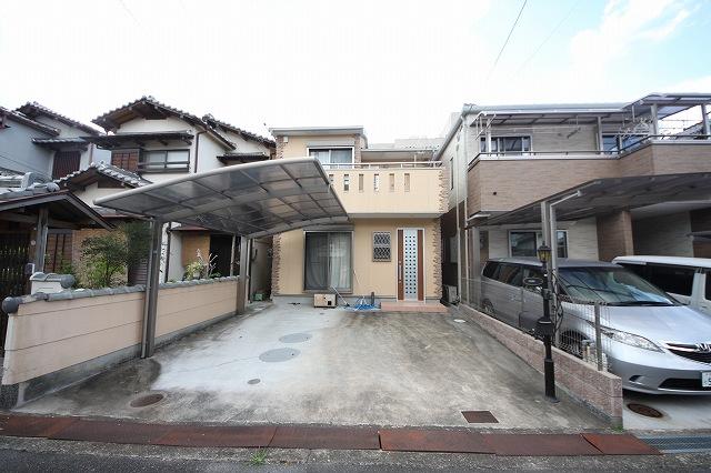 Local appearance photo. Local (10 May 2013) Shooting