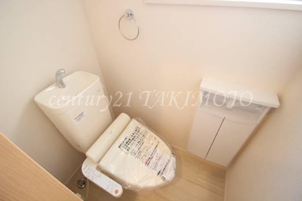 Toilet. Pat ventilation have a window to the toilet! !