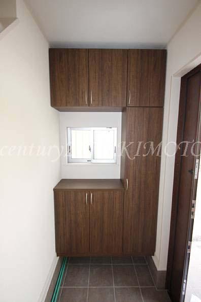 Receipt. Large shoe box standard equipment! !