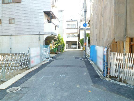 Local photos, including front road. Frontal road