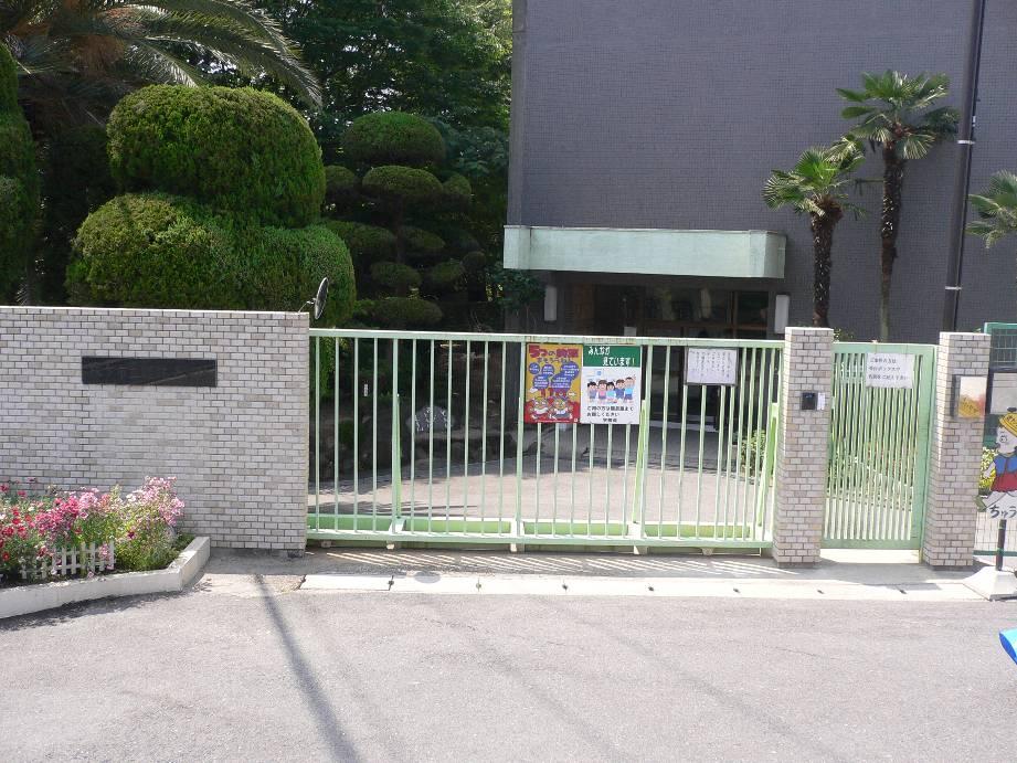 Primary school. Hirakata City Sada to elementary school 746m