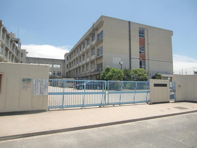 Junior high school. Hirakata until municipal Nagao Junior High School 1401m