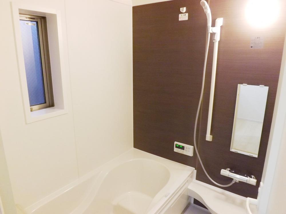 Bathroom. Local photo (bathroom)