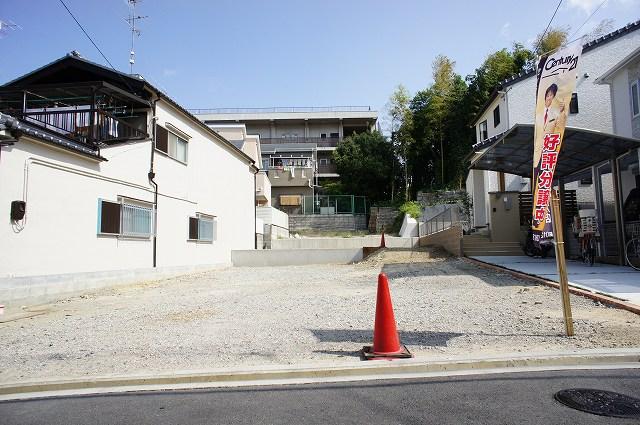 Local photos, including front road. Local (10 May 2013) Shooting