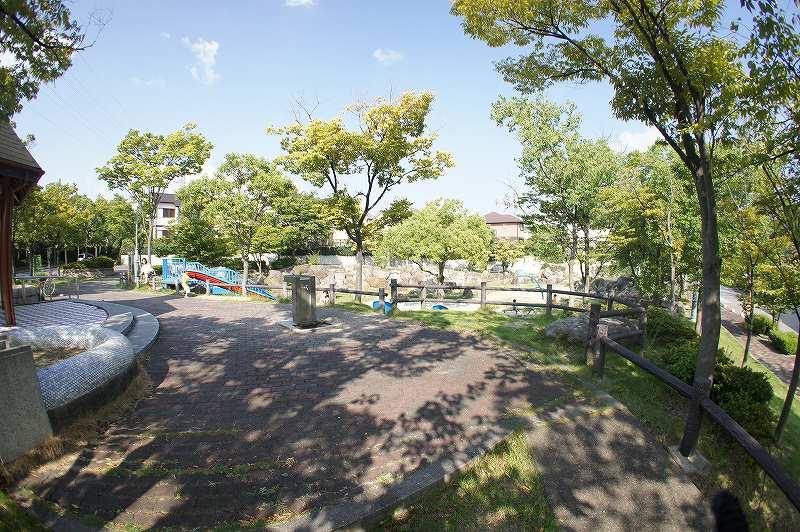 park. Is a park of wide enough to play with 180m children to Kitayama South Park.