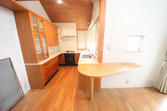 Kitchen. Indoor (12 May 2013) Shooting Dishwasher ・ System kitchen with the oven. wide, It is also a kitchen perfect view to the living room.