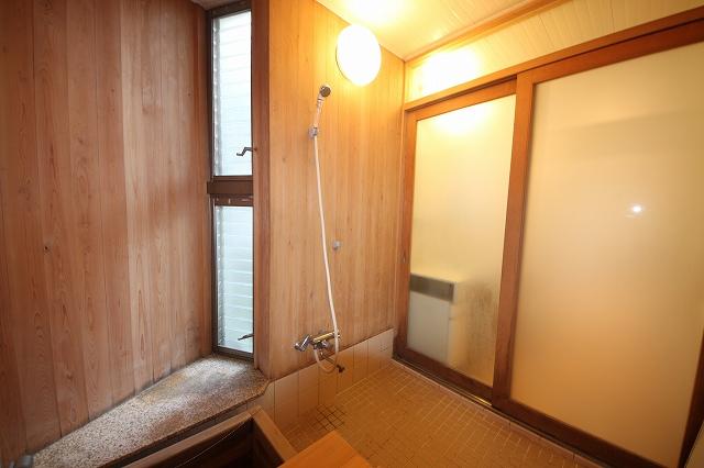 Bathroom. Indoor (12 May 2013) Shooting