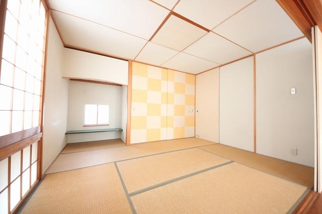 Non-living room. Indoor (12 May 2013) Shooting