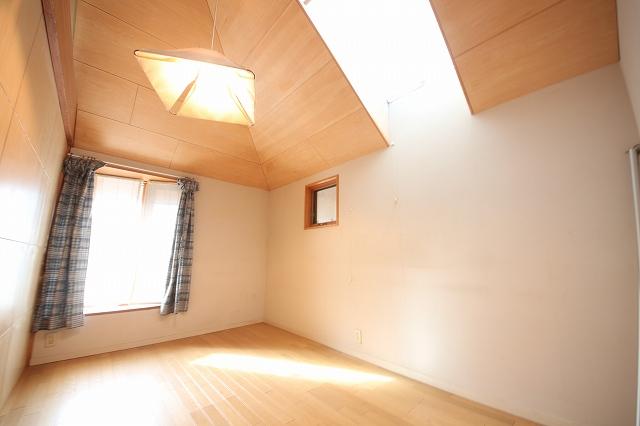 Non-living room. Indoor (12 May 2013) Shooting