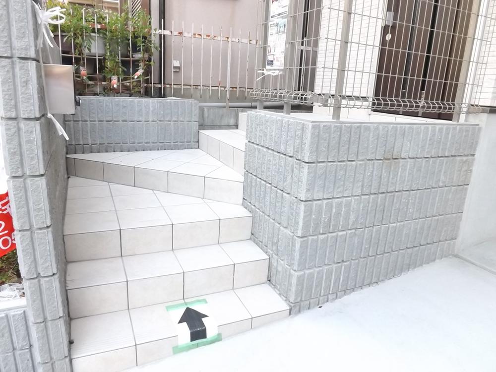 Local appearance photo. Local photo (entrance porch) Stylish entrance