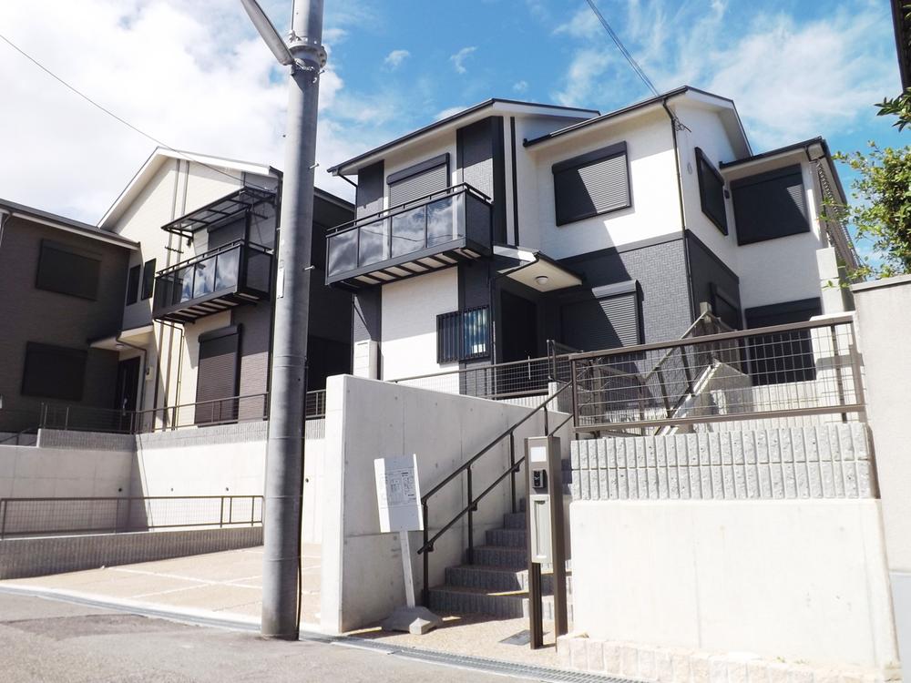 Local appearance photo. Local photos (appearance) all 2 House ・ 2 Gochi facing south! Parking 2 cars!