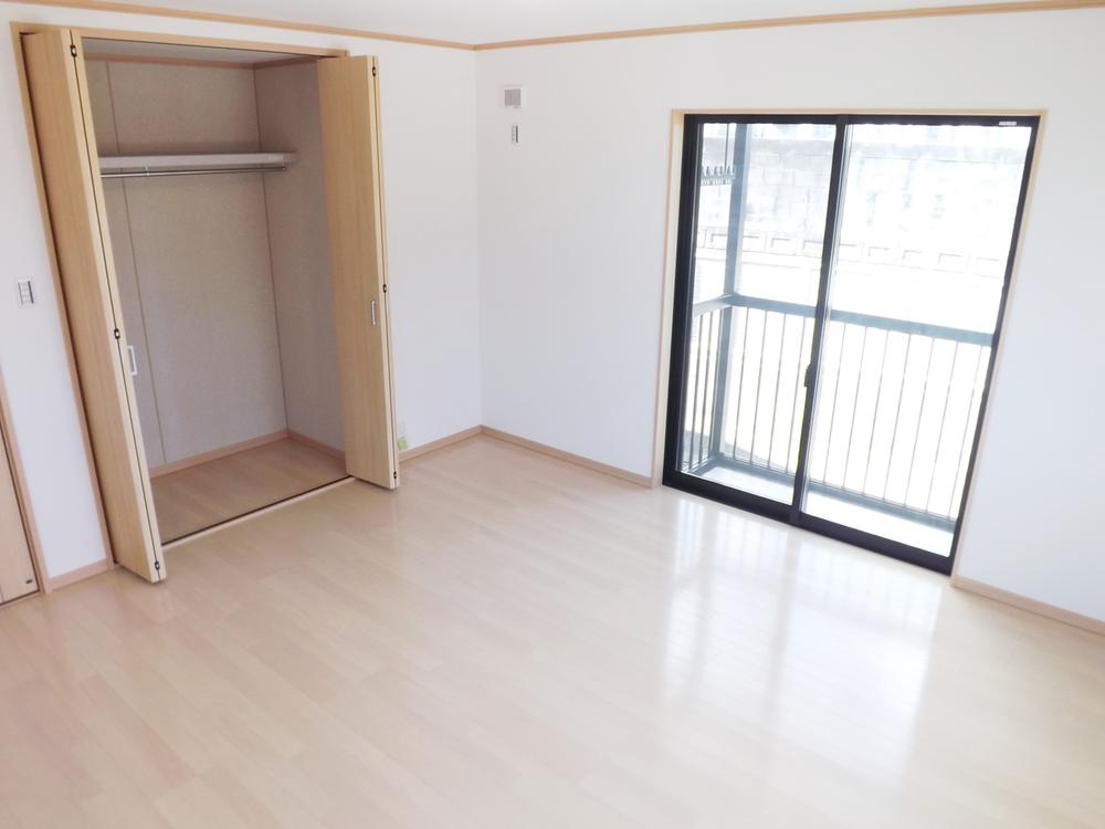 Non-living room. Local photos (Western-style)