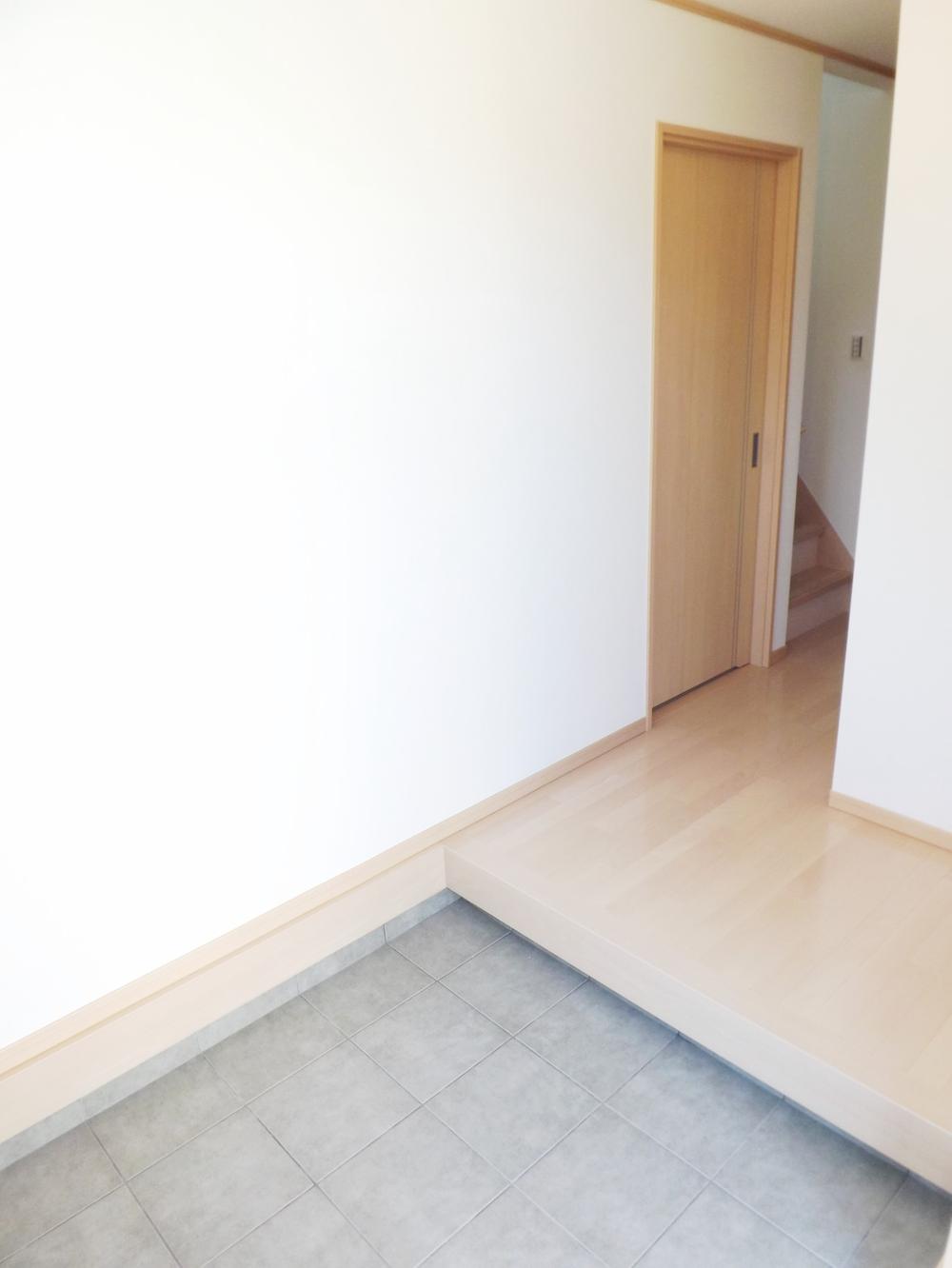 Other introspection. Local photos (entrance)