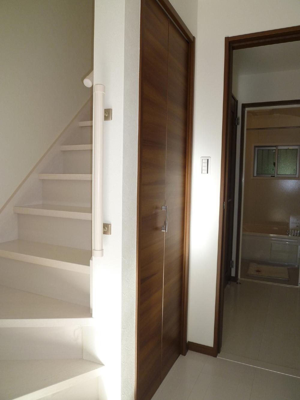 Other introspection. It is safe with a handrail.