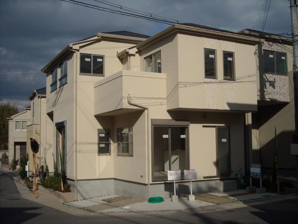 Local appearance photo. The final one House of Wisteria Fujisaka is we completed! Every Saturday and Sunday, It will be held a sneak preview!