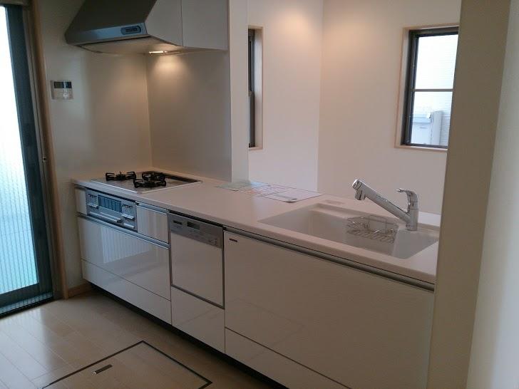 Kitchen. Also impetus family conversation at the counter kitchen. 3-burner stove, Dishwasher, It is standard equipment, such as water purifiers.