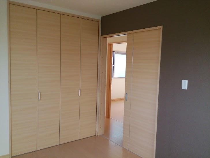 Non-living room. Floor and joinery, Up to the wallpaper, Can you custom color.