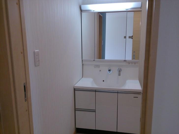 Wash basin, toilet. Three-sided mirror + because shampoo dresser standard equipment, Determined Bishitto also busy morning.