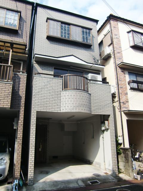 Local appearance photo. Local (11 May 2013) Shooting