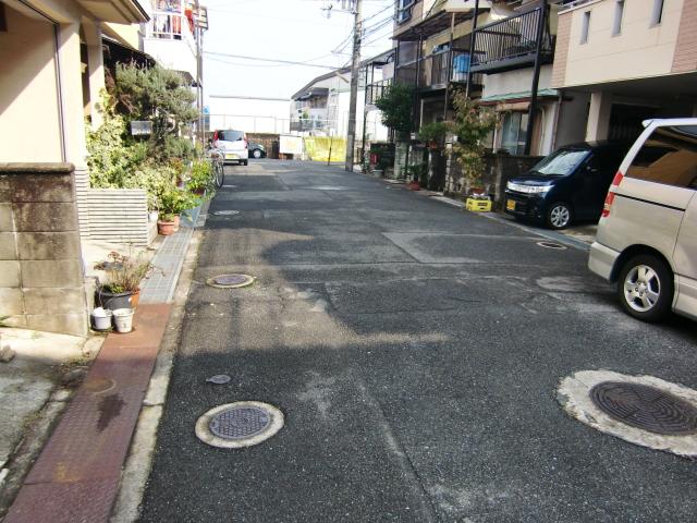 Local photos, including front road. Local (11 May 2013) Shooting