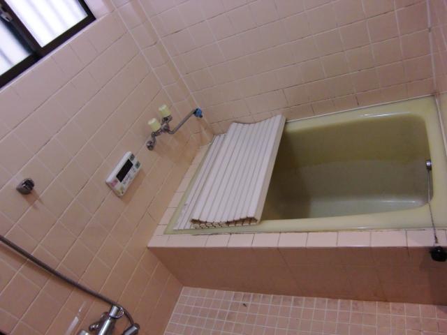 Bathroom. Indoor (11 May 2013) Shooting