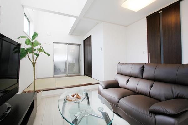 Living. 17.25 is the Pledge of LDK and 3.43 quires of Japanese-style room. It is spacious space of the match when the 20 Pledge. (No. 6 land model house)