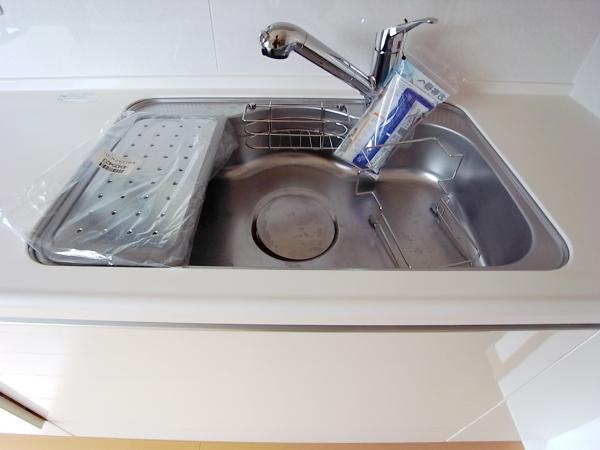 Other Equipment. Washing a breeze in the spacious sink