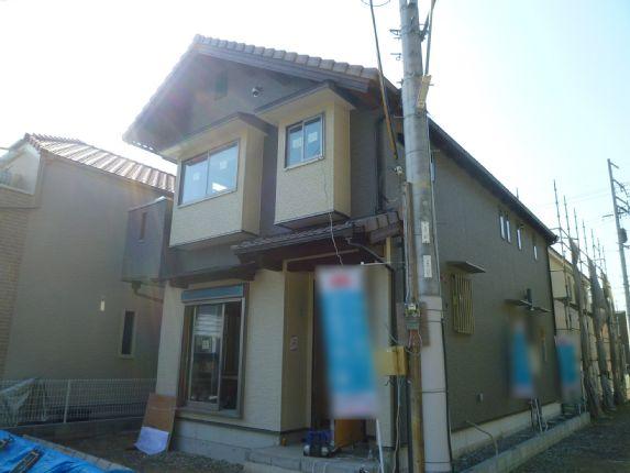 Local appearance photo. Two can park your car! !