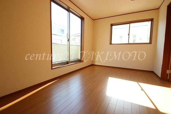 Non-living room. Bright rooms in the two-sided lighting! !