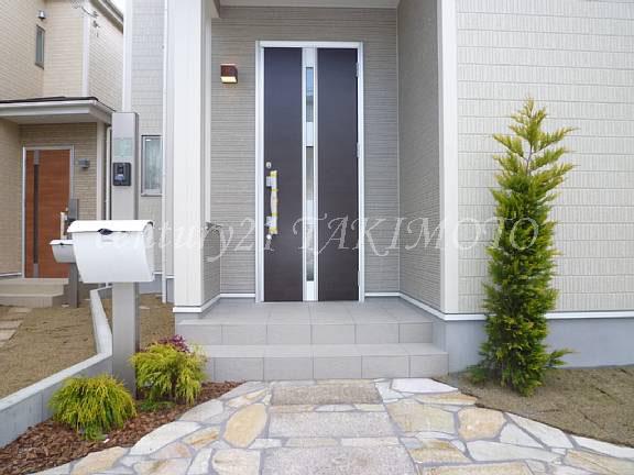 Other. Stylish entrance around! !