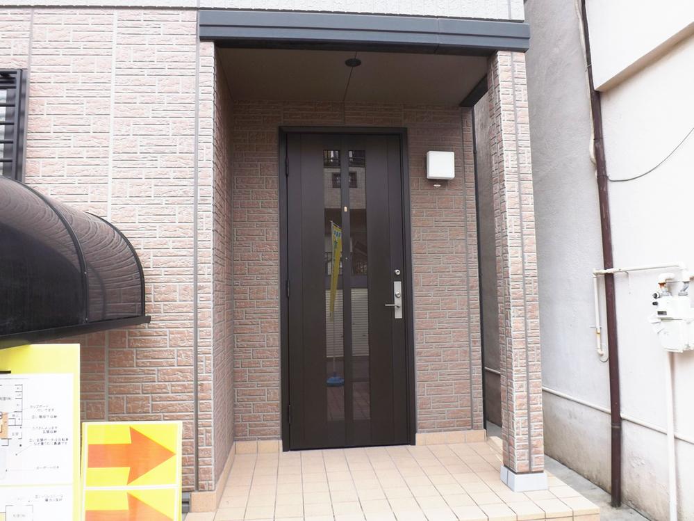 Entrance. Local photos (entrance)