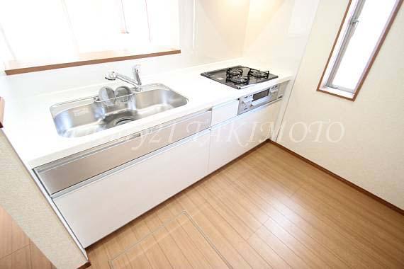 Same specifications photo (kitchen). It has adopted the popular face-to-face kitchen!