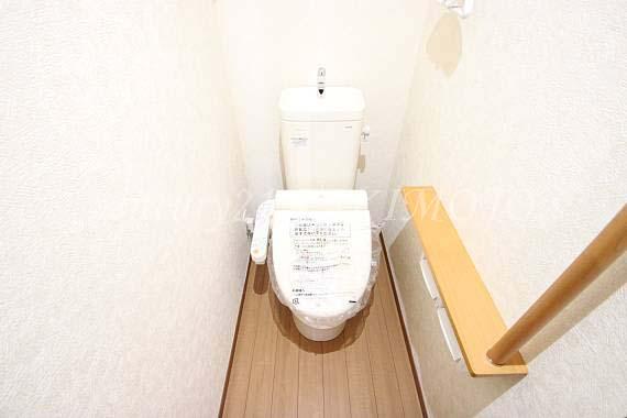 Toilet. Pat ventilation There is a window in the toilet!