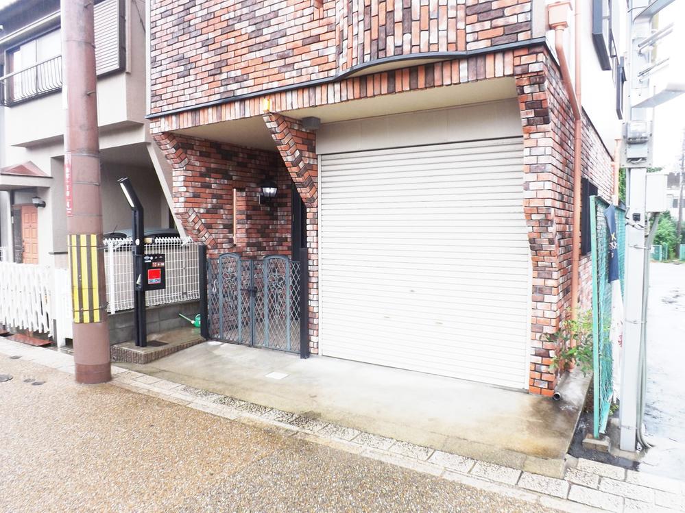 Local appearance photo. Local photo (parking lot) Built-in garage with shutter!  Security peace of mind! 