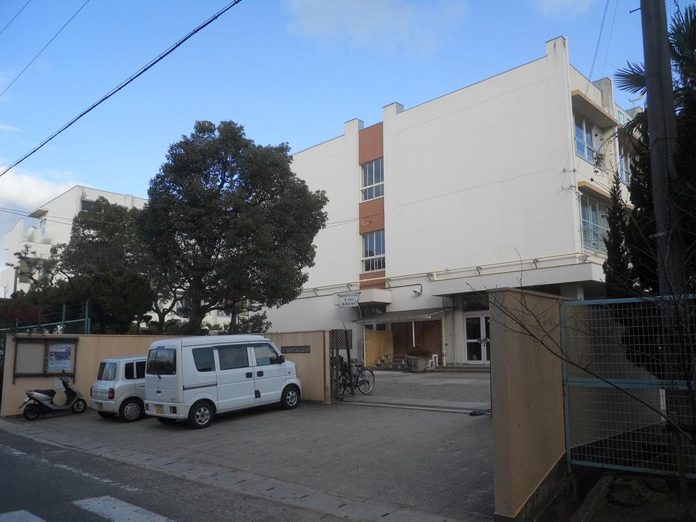 Junior high school. Shodainaka school