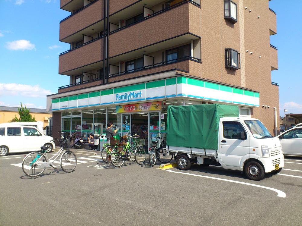 Convenience store. FamilyMart