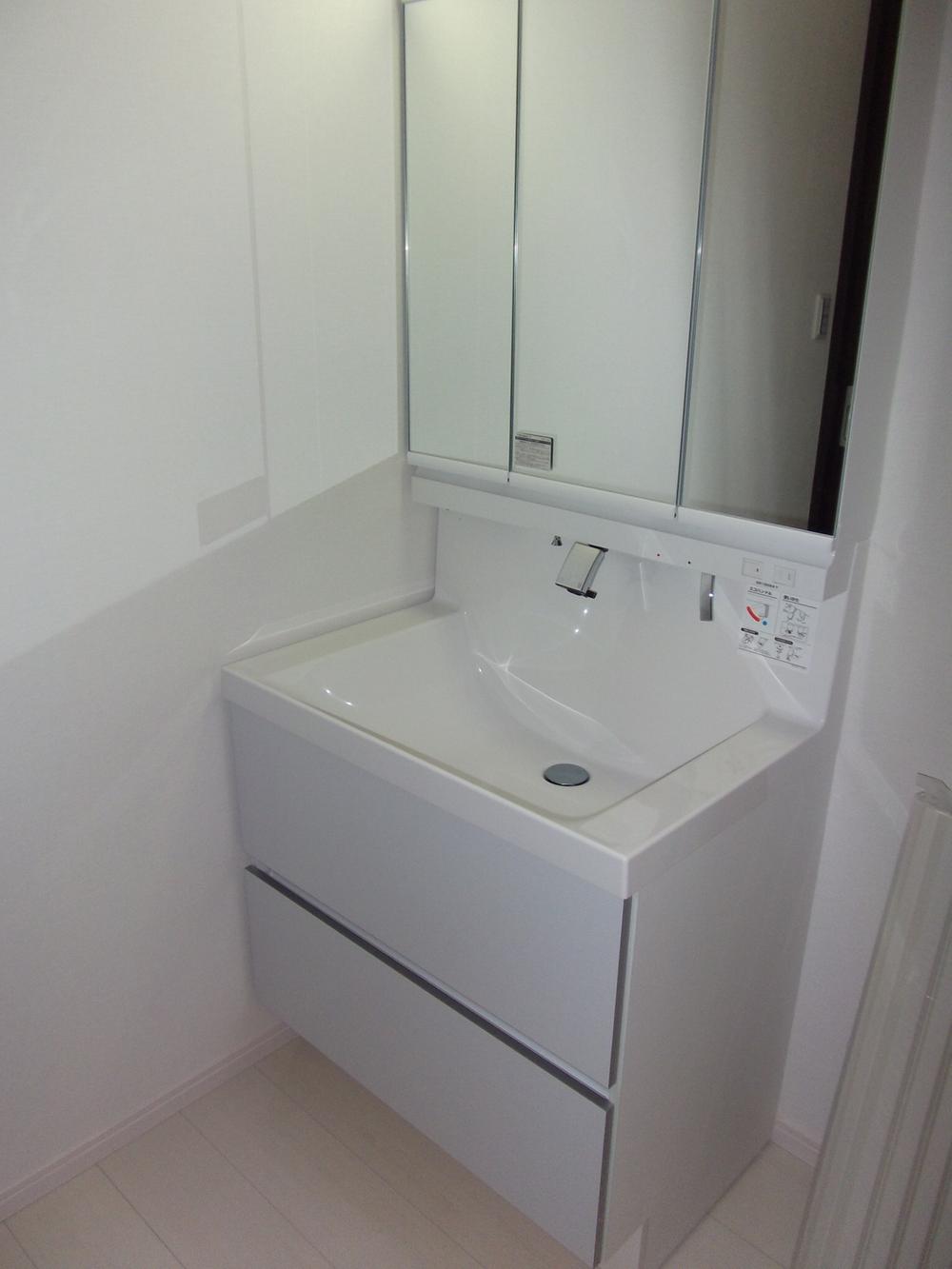 Wash basin, toilet. Same specifications