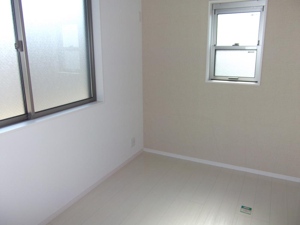 Non-living room. Same specifications