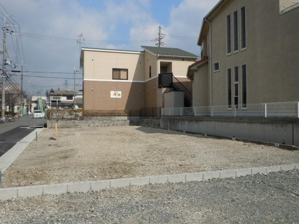 Local photos, including front road. Each land 30 square meters, It is west.